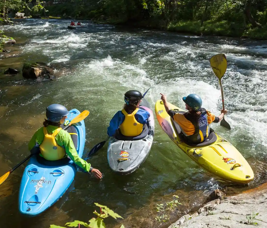Parcours de progression en kayak : de débutant à expert-encadrant professionnel