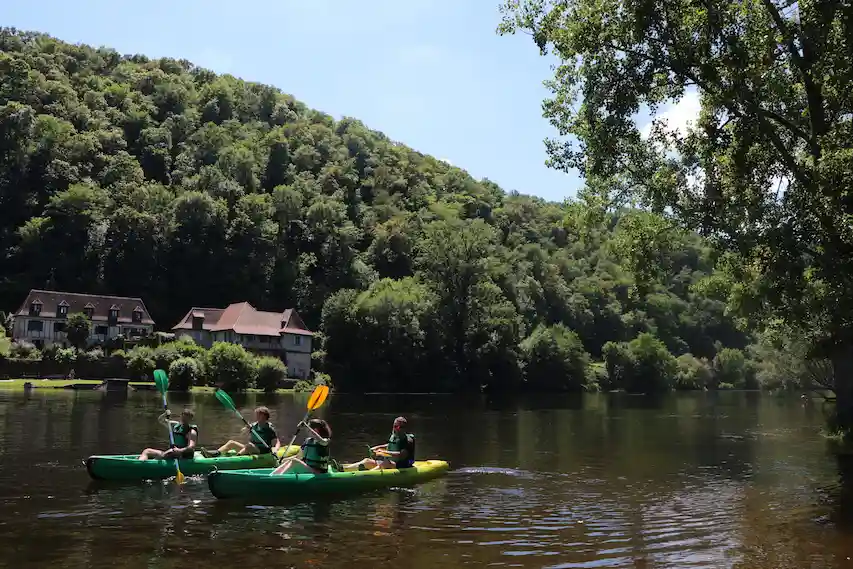 Children kayaking on the Semois