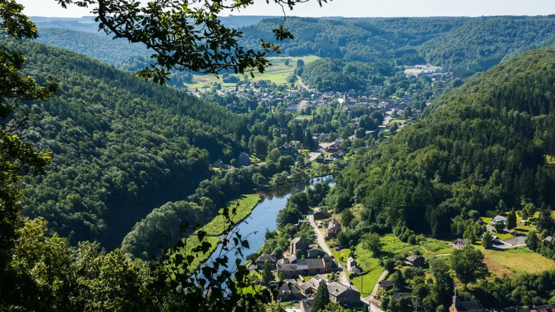 180° panorama over the Semois meanders from the Naglémont viewpoint near Mouzaive