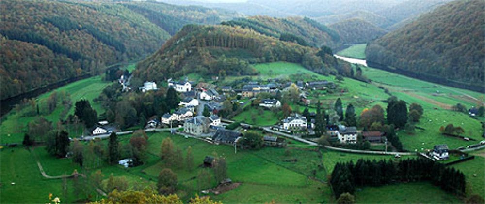 Vue de Rochehaut sur Frahan et la boucle de la Semois