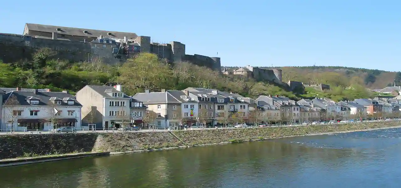 Le Château Fort de Bouillon vu depuis la Semois