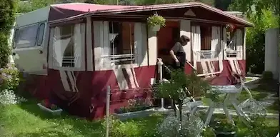 Détente et nature en camping bord de Semois