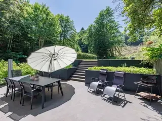 La Chaire à Prêcher – aplomb schisteux à 150 m altitude, vue sur Poupehan et la Semois