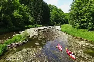 Kayak en famille sur la Semois – rivière de classe I sans rapides