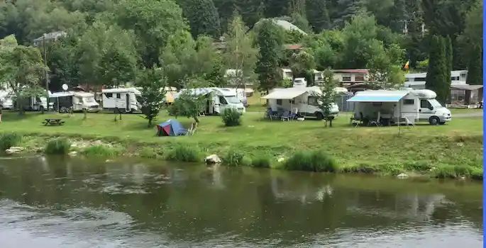 Camping aan de rivier