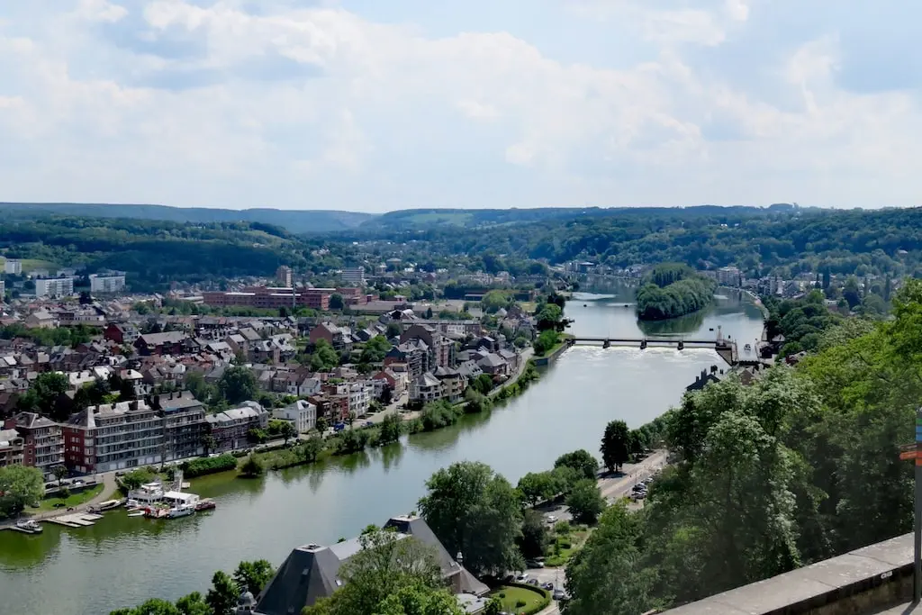 Panorama diurne sur la Meuse depuis les hauteurs de la Citadelle de Namur
